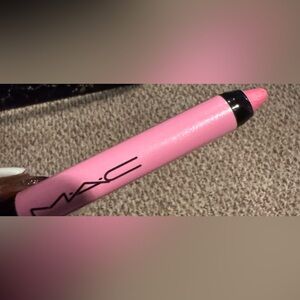 Brand New Mac Dazzlelips Crayon shade Spaced Out
cool pink & light pink pearl